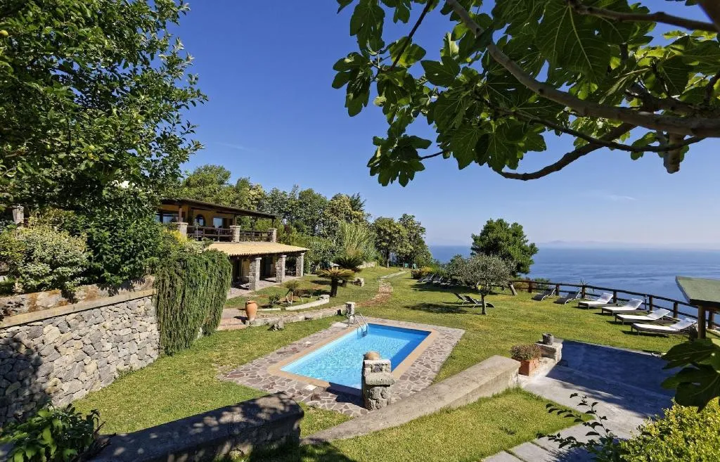 Sports and Entertainment, Agriturismo Pera Di Basso, Naples