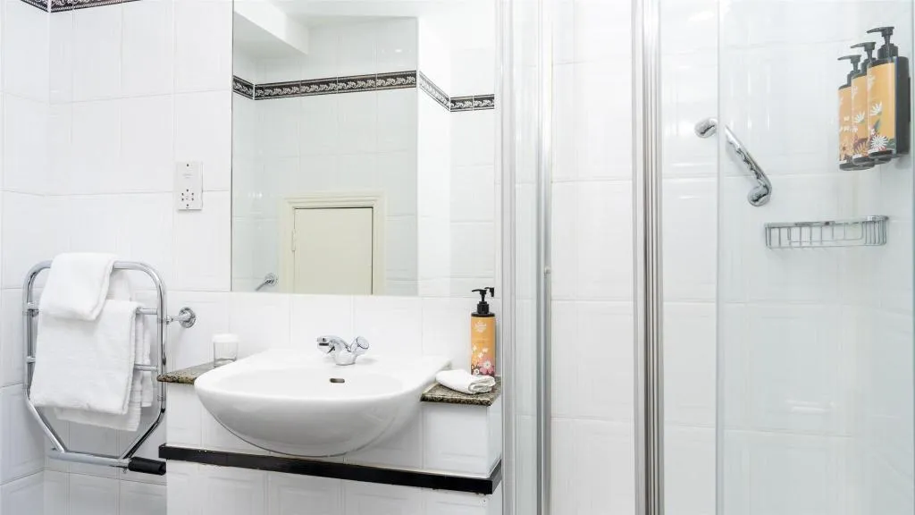 SINGLE STANDARD Room, The Fleet Hotel, Dublin