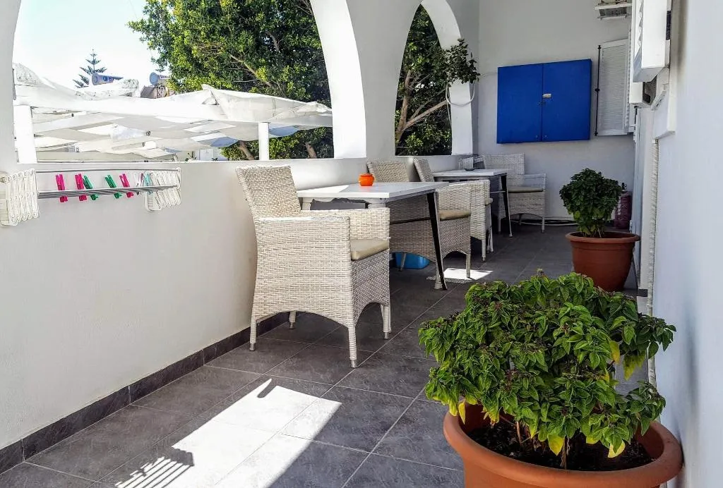 Terrace, Pleasure Beachside Studios, Santorini