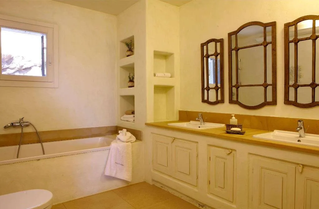 Room, Diles & Rinies, Mykonos