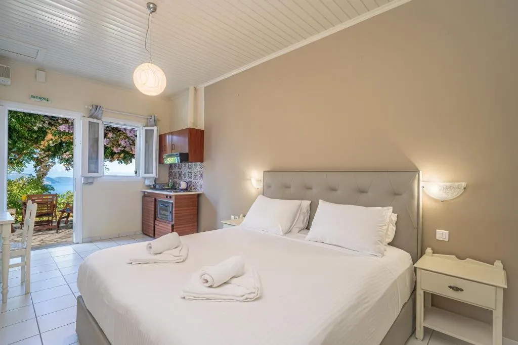 STUDIO SEA VIEW CAPACITY 3 Room, Studios Vrionis Panoramic Sunset, Kefallinia
