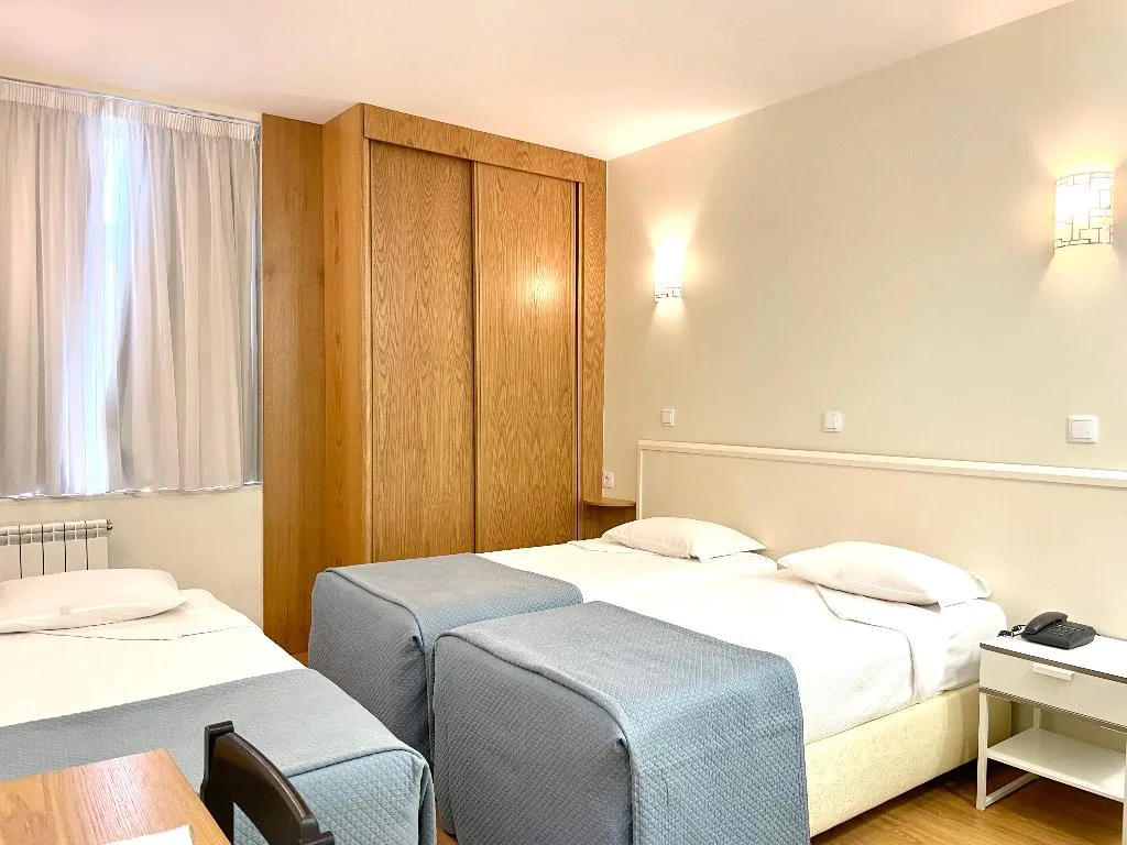 TRIPLE SUPERIOR Room, Universal, Porto
