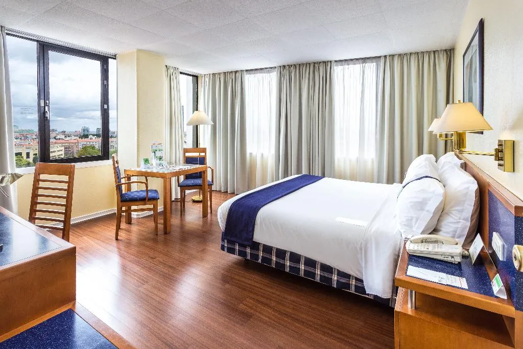 DOUBLE NON SMOKING Room, Holiday Inn Lisboa, Lisbon