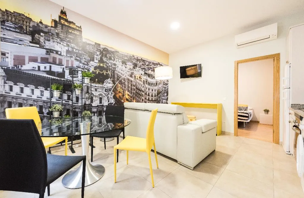 APARTMENT CAPACITY 4 ONE BEDROOM Room, Smartr Chueca, Madrid