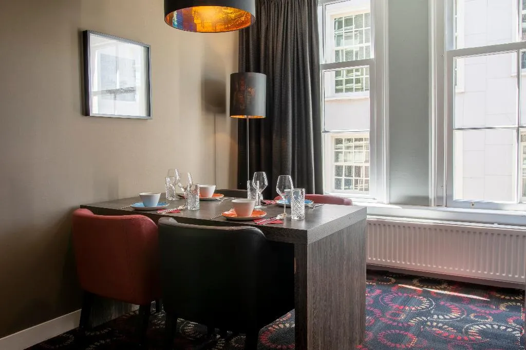 STUDIO CAPACITY 4 Room, Leonardo Eden Hotel Amsterdam City Center, Amsterdam
