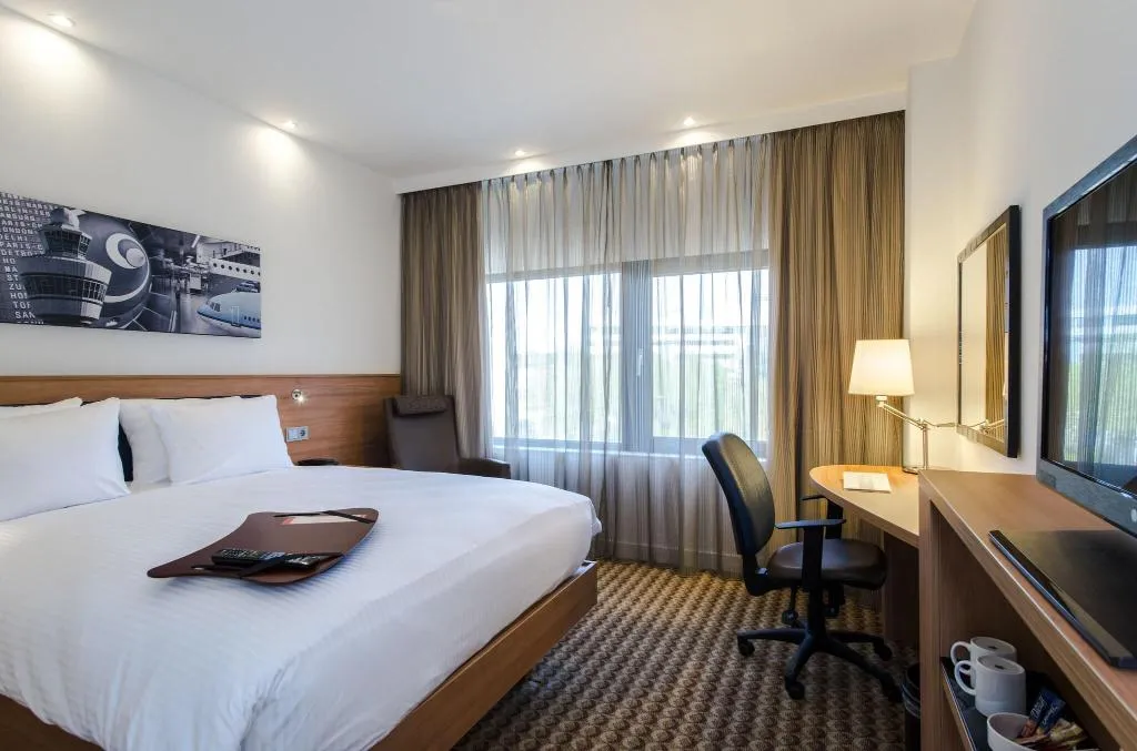 QUADRUPLE STANDARD Room, Hampton by Hilton Amsterdam / Arena Boulevard, Amsterdam
