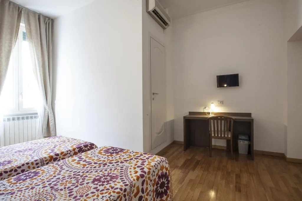 Room, Albergo Amalfi Milano, Milan