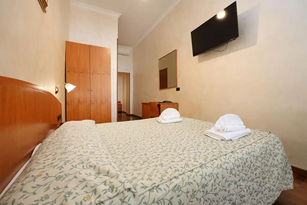 Double or Twin STANDARD Room, Corot, Rome