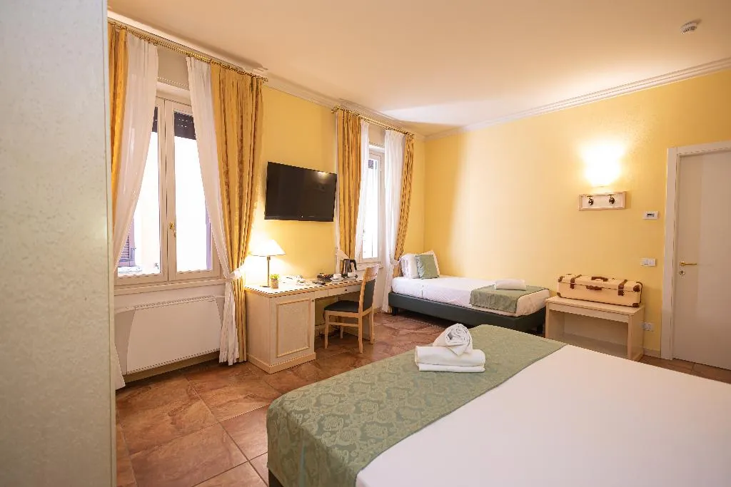 TRIPLE CLASSIC Room, LVG Hotel Collection - Belvedere San Gottardo, Milan