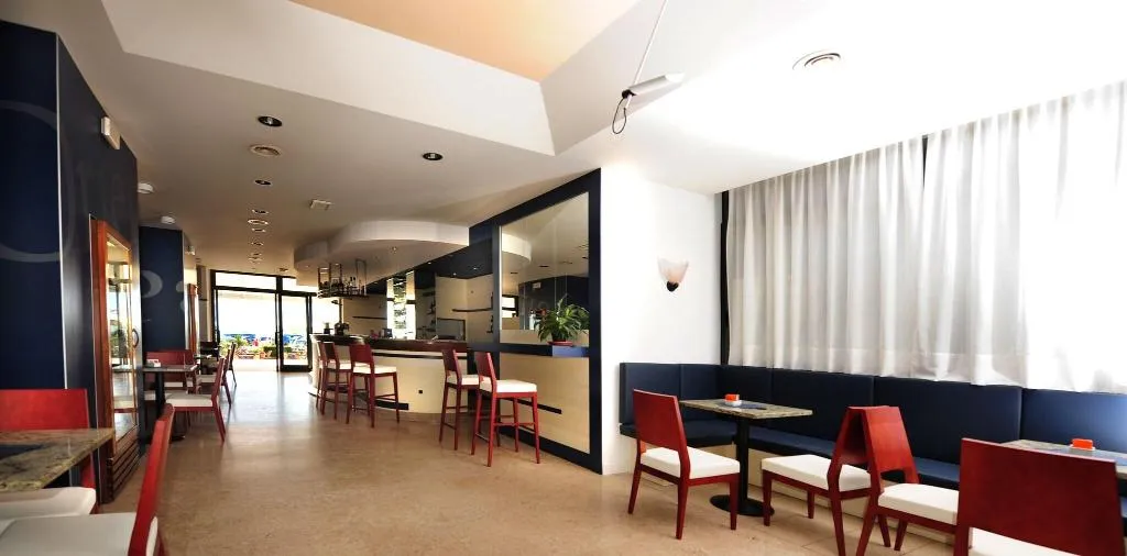 Lobby, Orient & Pacific, Venice