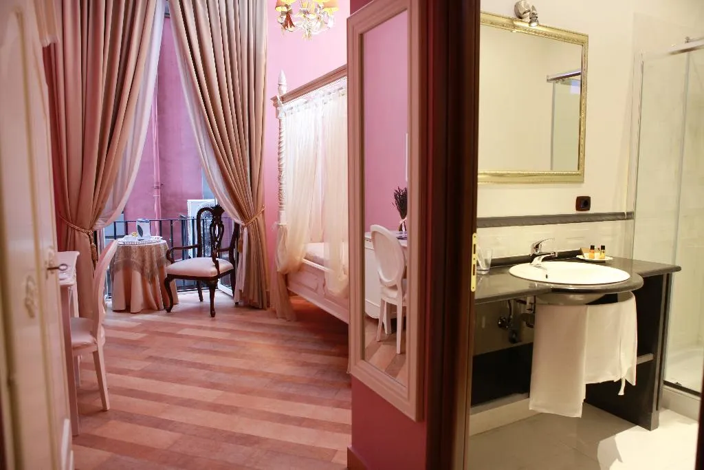 JUNIOR SUITE STANDARD Room, Lanfipe Palace, Naples