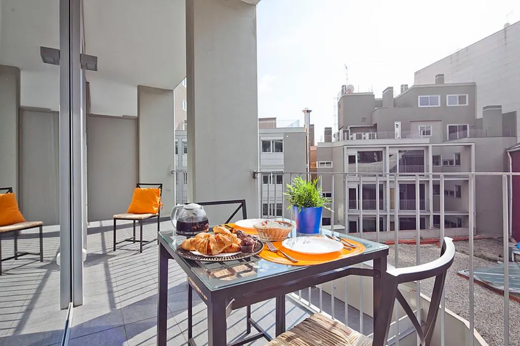 APARTMENT TWO BEDROOMS WITH TERRACE Room, Charmsuites Paralel, Barcelona
