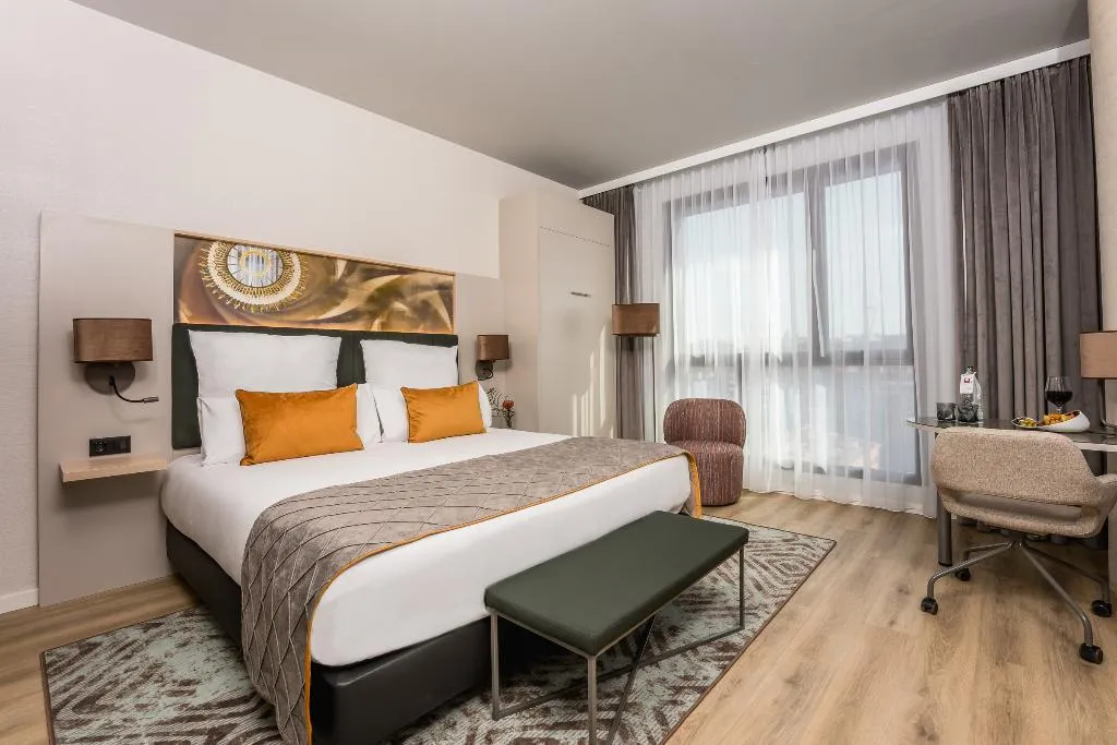 DOUBLE DELUXE Room, Leonardo Royal Hotel Barcelona Fira, Barcelona