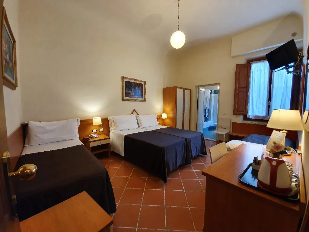 TRIPLE CLASSIC Room, Maxim Axial, Florence