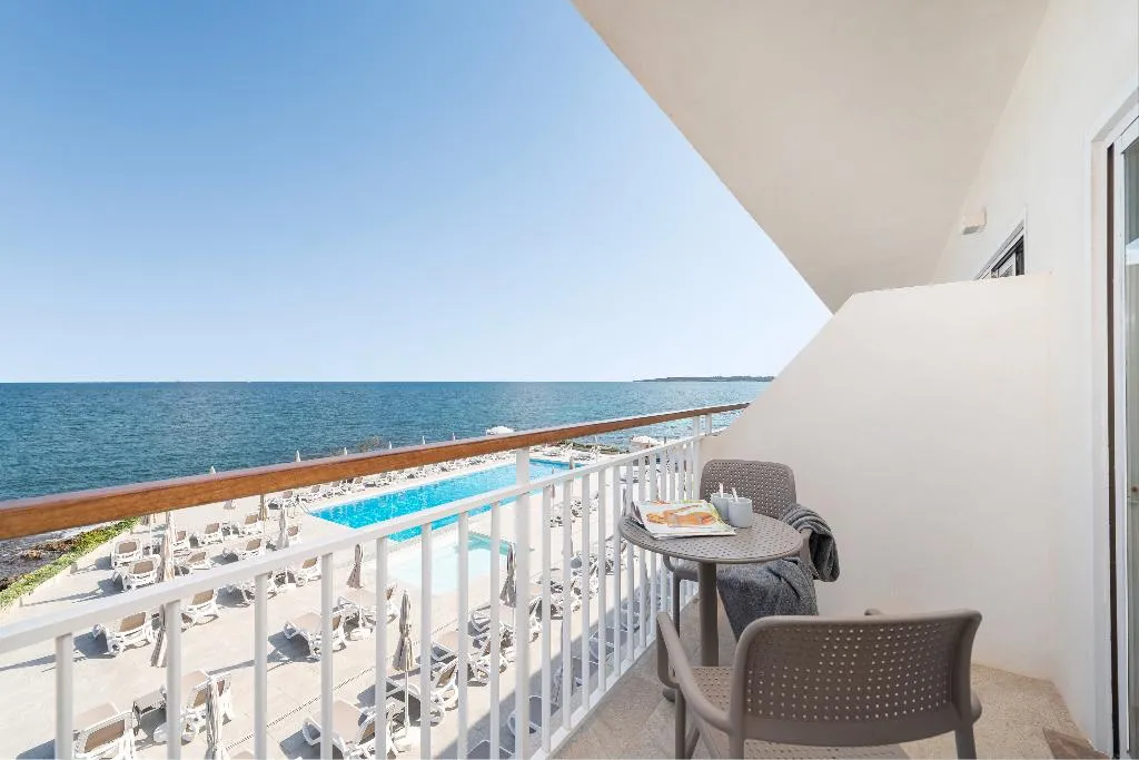 Double or Twin SEA FRONT Room, Hotel Atolon & Kaafu Beach Club, Majorca