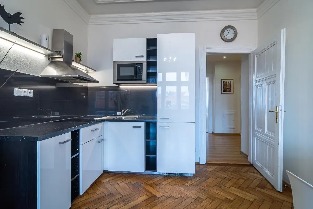 APARTMENT WITH BALCONY WITH VIEWS Room, Royal Road Residence, Prague