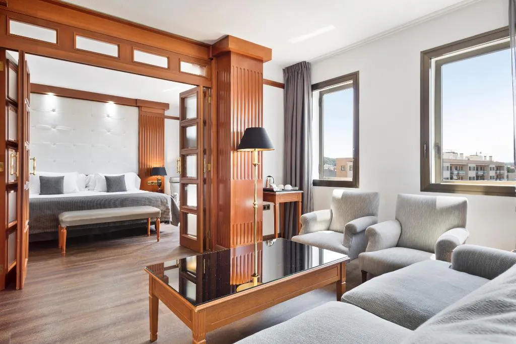 JUNIOR SUITE STANDARD Room, Best Western Premier CMC Girona, Costa Brava