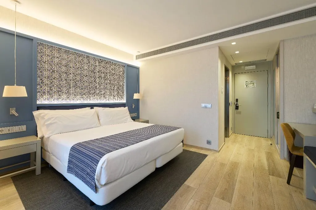 DOUBLE SINGLE USE WITH TERRACE Room, Catalonia Porto, Porto