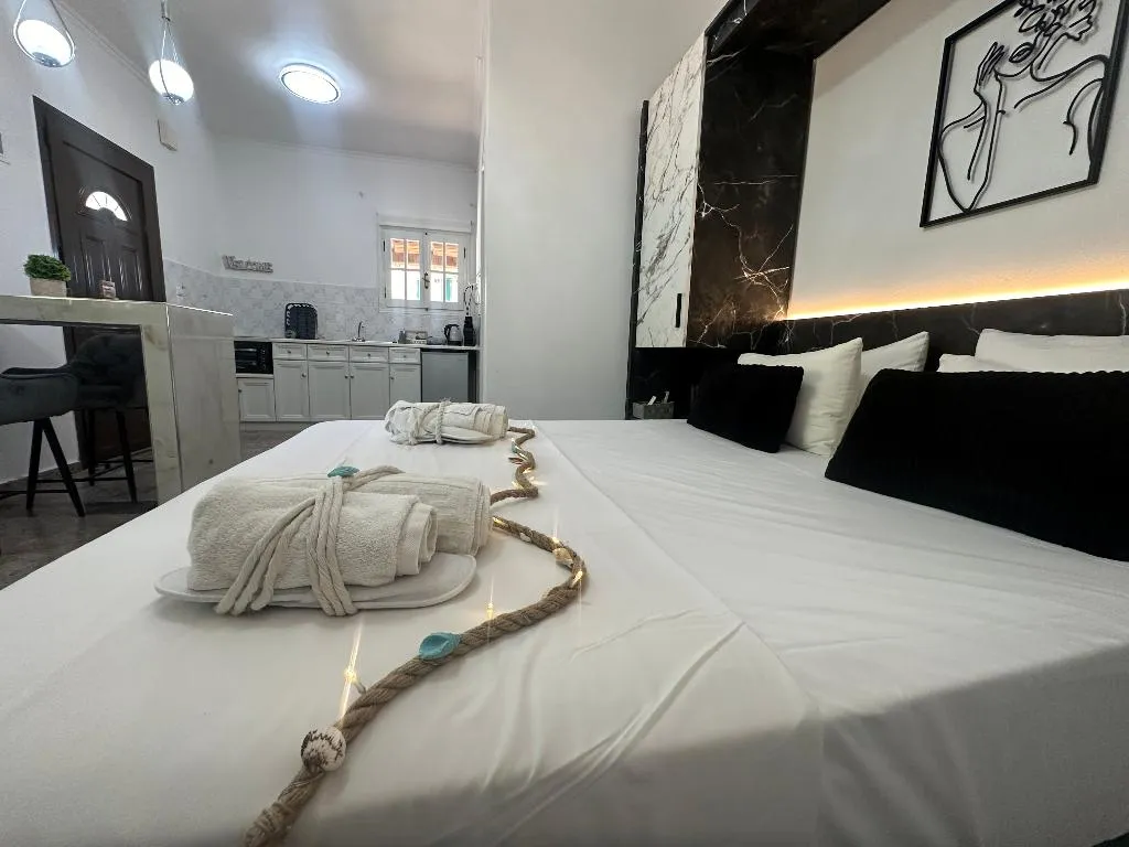 STUDIO DELUXE ONE BED Room, Nikos Apartments Corfu, Corfu