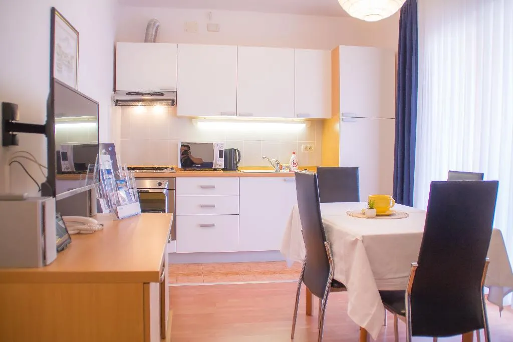 APARTMENT CAPACITY 6 Room, Villa Midea, Split