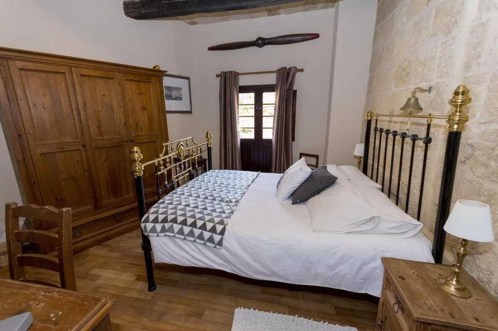 Room, The Burrow Guest House, Malta