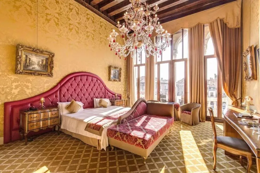 TWIN STANDARD Room, Pesaro Palace, Venice