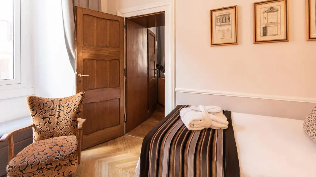 DOUBLE SINGLE USE CLASSIC Room, Bettoja Hotel Massimo d'Azeglio, Rome