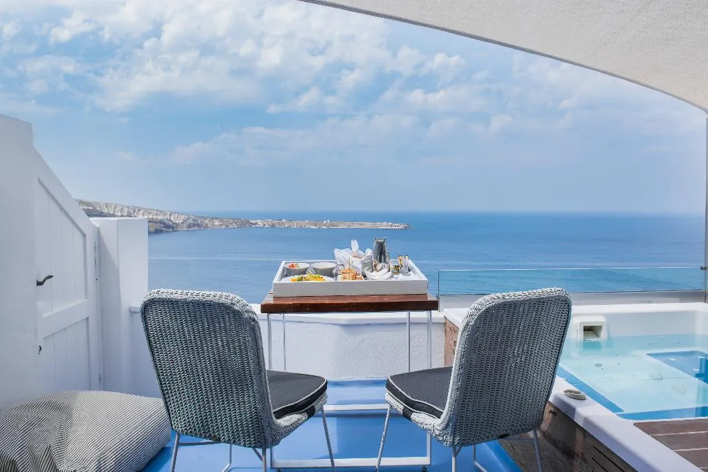 SUITE WITH JACUZZI Room, Hyperion Oia Suites, Santorini
