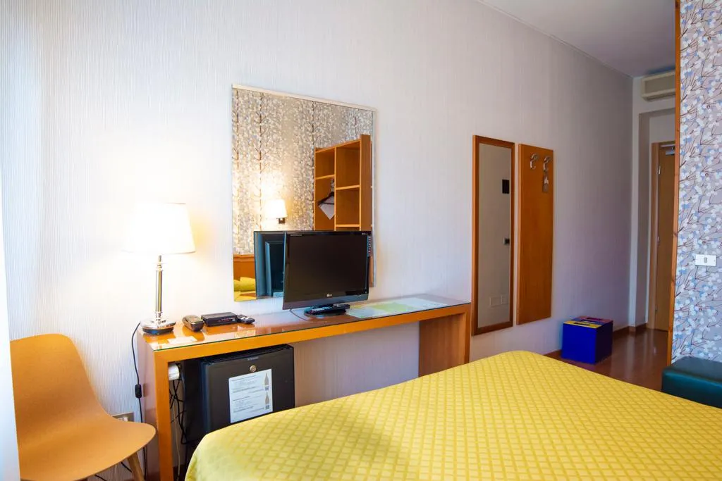 DOUBLE STANDARD Room, Eco Hotel Milano & Bioriso Restaurant, Milan