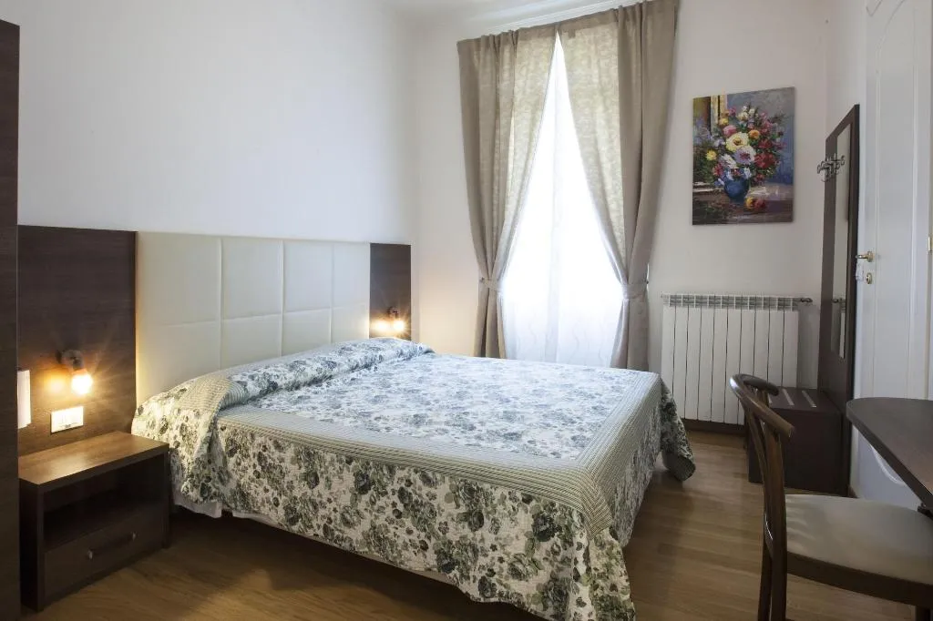 Room, Albergo Amalfi Milano, Milan