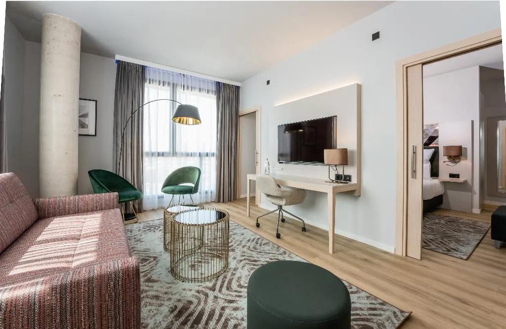 JUNIOR SUITE CAPACITY 3 Room, Leonardo Royal Hotel Barcelona Fira, Barcelona