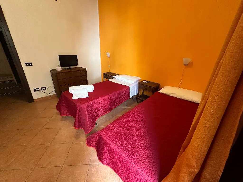 SINGLE STANDARD Room, Art Lincoln, Palermo