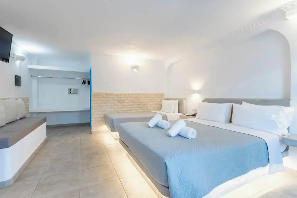 TRIPLE STANDARD Room, Perissa Bay, Santorini