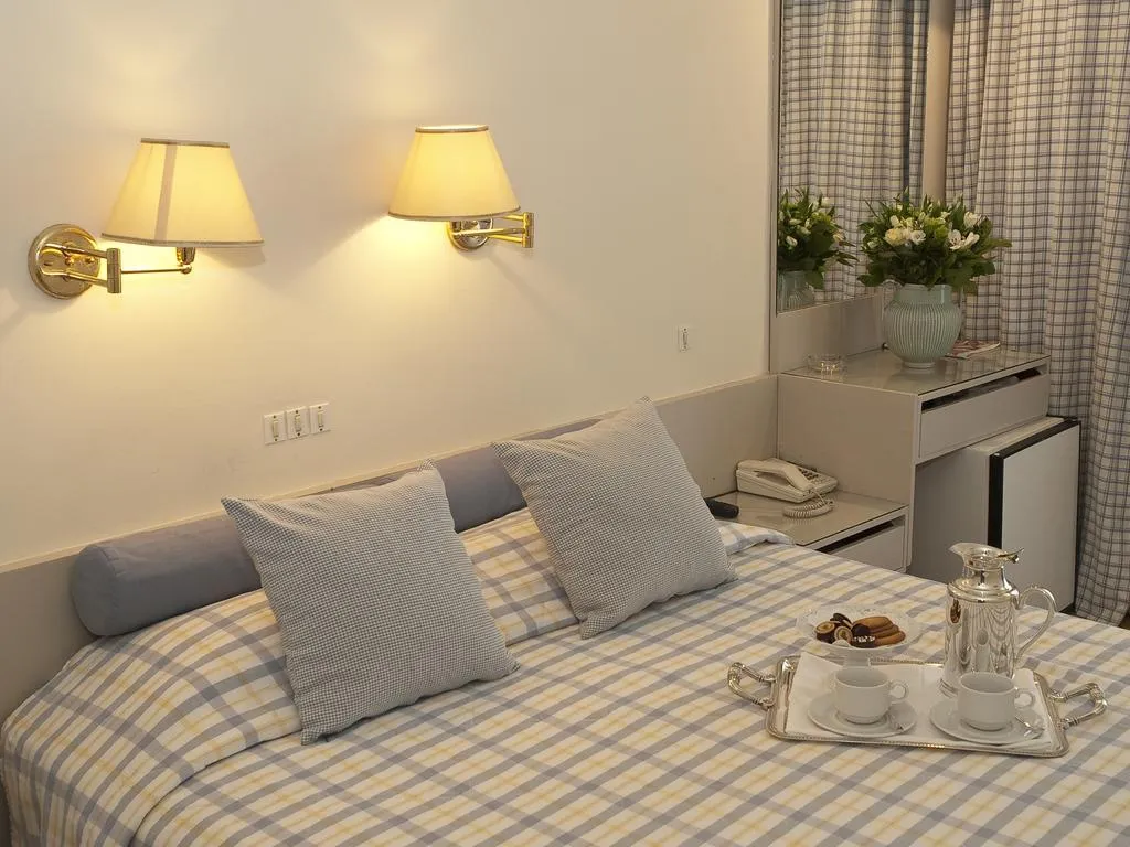 FAMILY ROOM TWO BEDROOMS Room, The Park, Athens