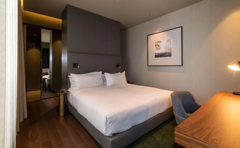 SUITE KING BED ONE BEDROOM  Room, Hilton Porto Gaia, Porto