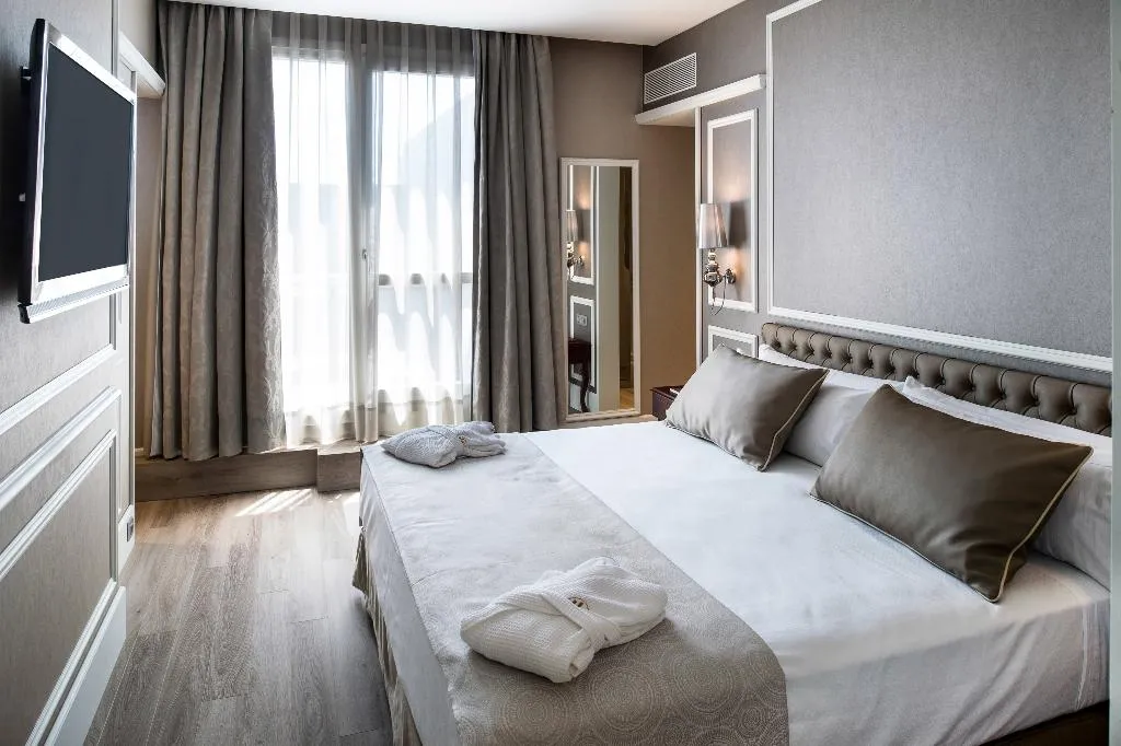 Room, Catalonia Passeig de Gracia, Barcelona