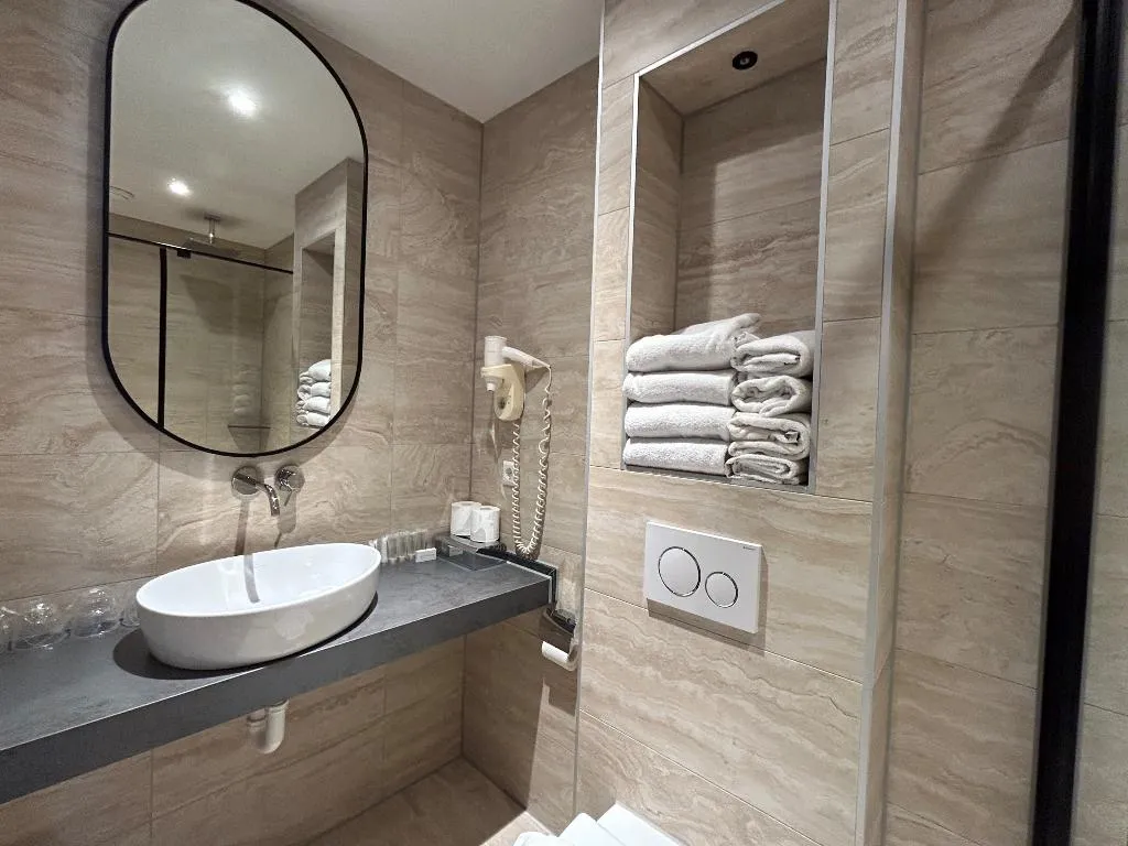 QUADRUPLE STANDARD Room, Xo Hotels Blue Square, Amsterdam