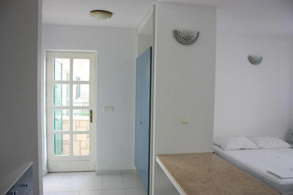 Room, Ivan, Split
