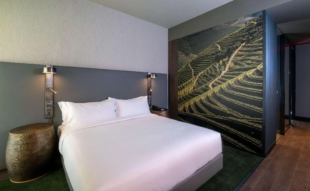 DOUBLE EXECUTIVE KING BED Room, Hilton Porto Gaia, Porto
