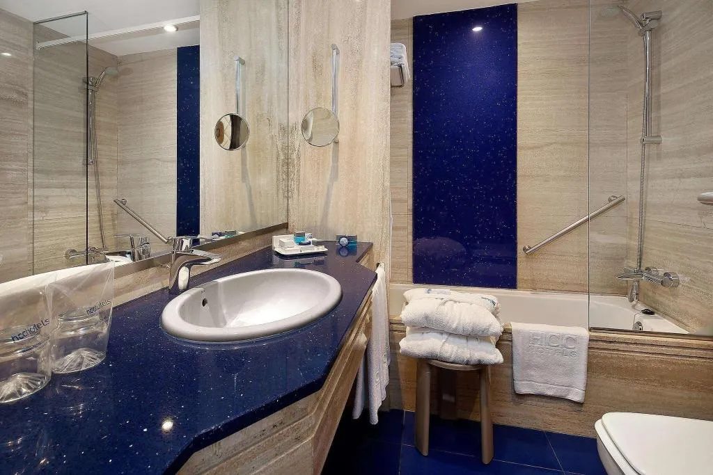 DOUBLE TWO DOUBLE BEDS Room, Hcc St. Moritz, Barcelona