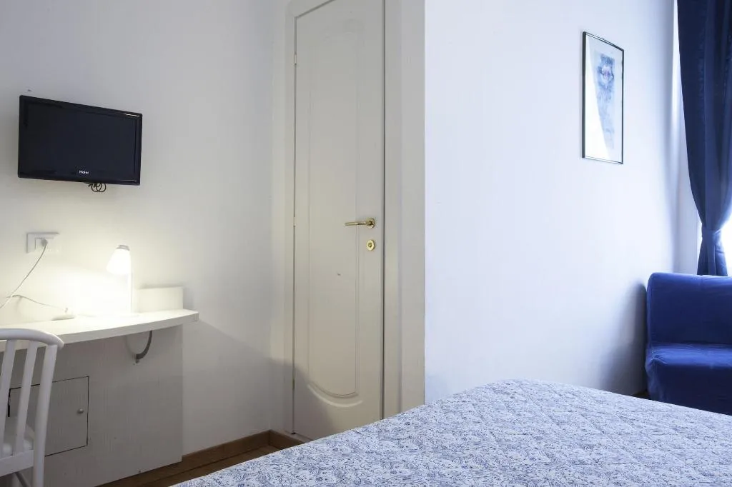 Room, Albergo Amalfi Milano, Milan