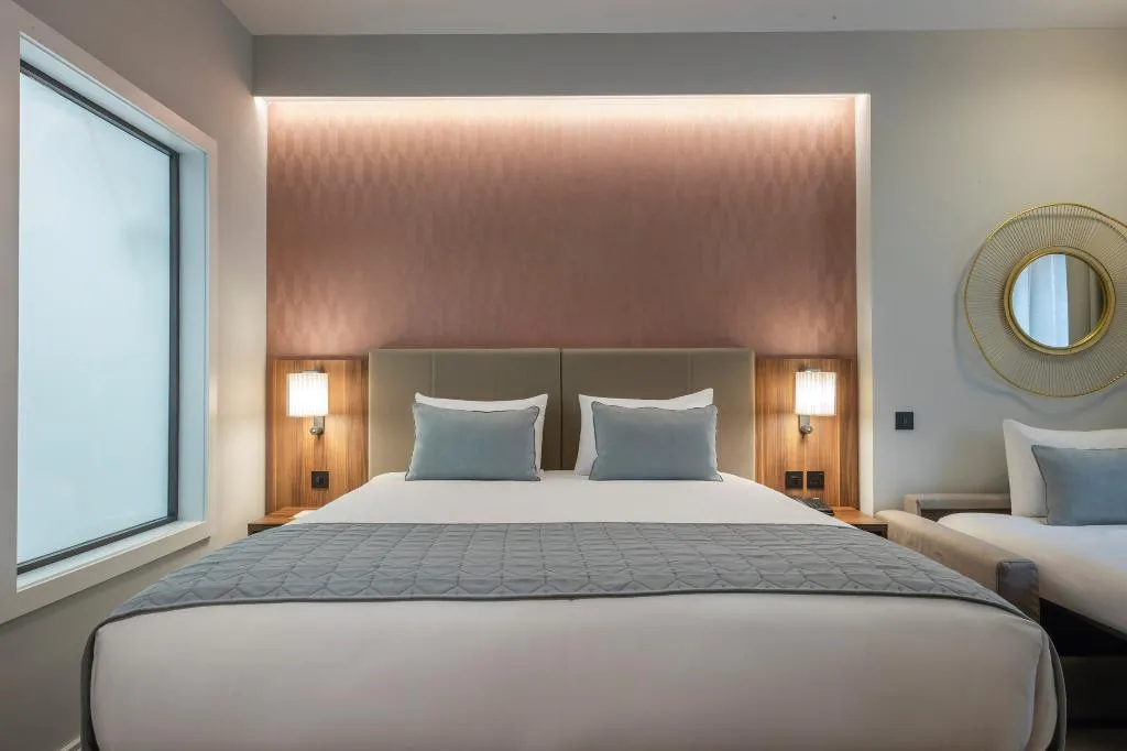 FAMILY ROOM DELUXE Room, Hotel Riu Plaza The Gresham Dublin, Dublin