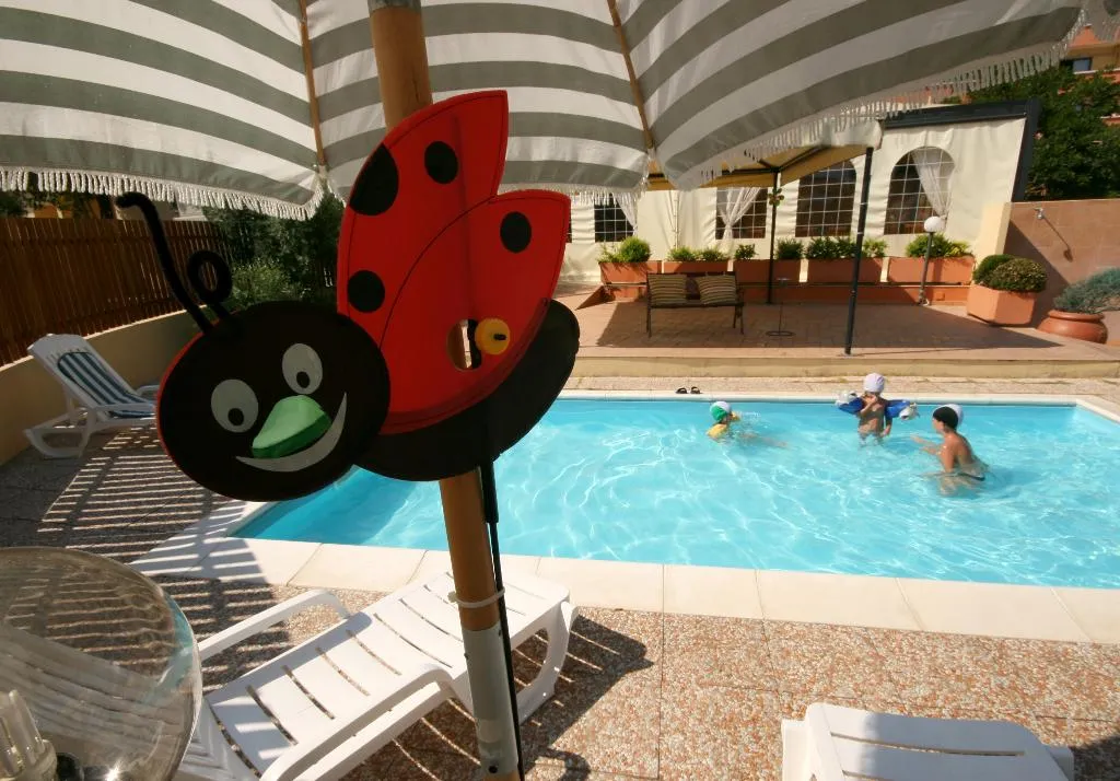 Pool, Setar, Cagliari