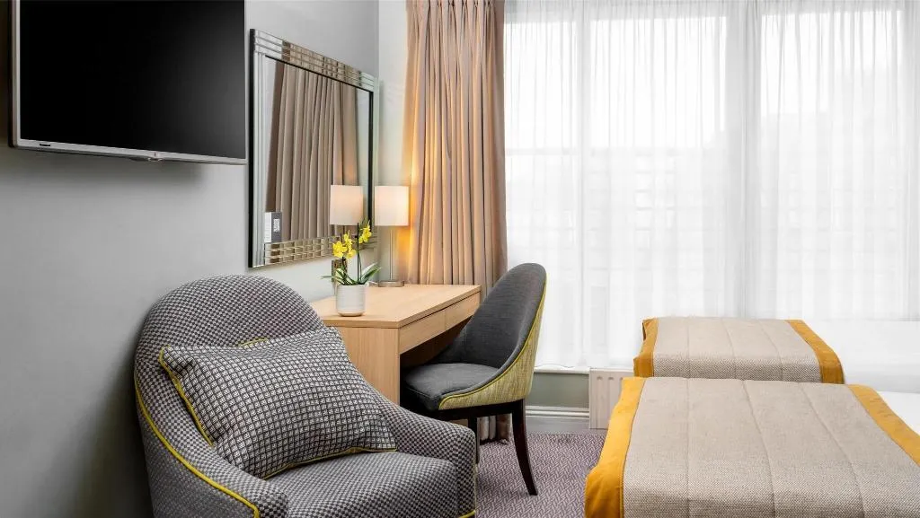 TRIPLE THREE BEDS Room, The Fleet Hotel, Dublin