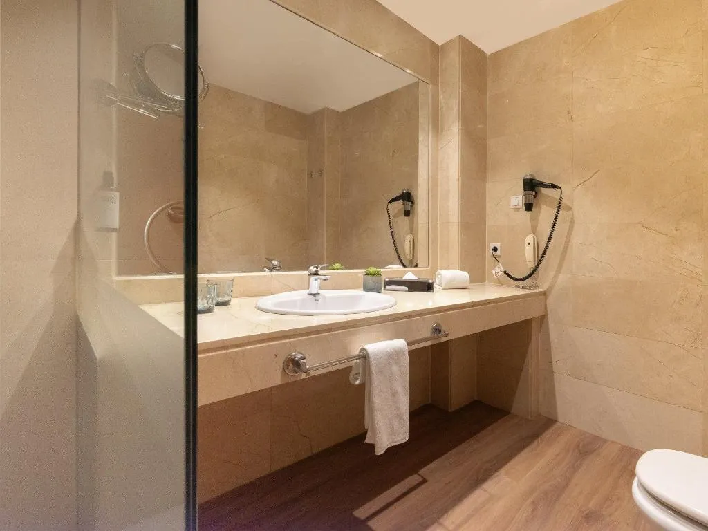 JUNIOR SUITE STANDARD Room, Málaga Alameda Centro Affiliated by Melia, Costa Del Sol