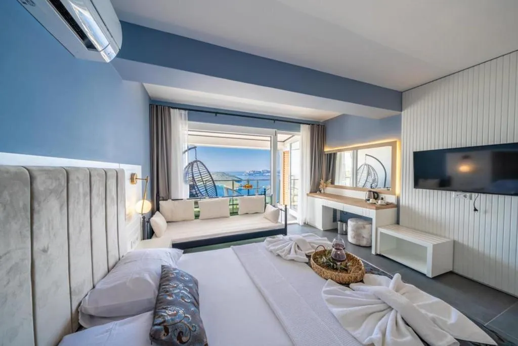 Room, Un Amor Hotel, Dalaman