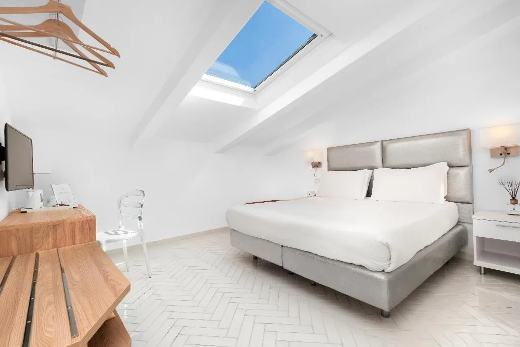 STUDIO STANDARD Room, Palazzo Tasso, Naples