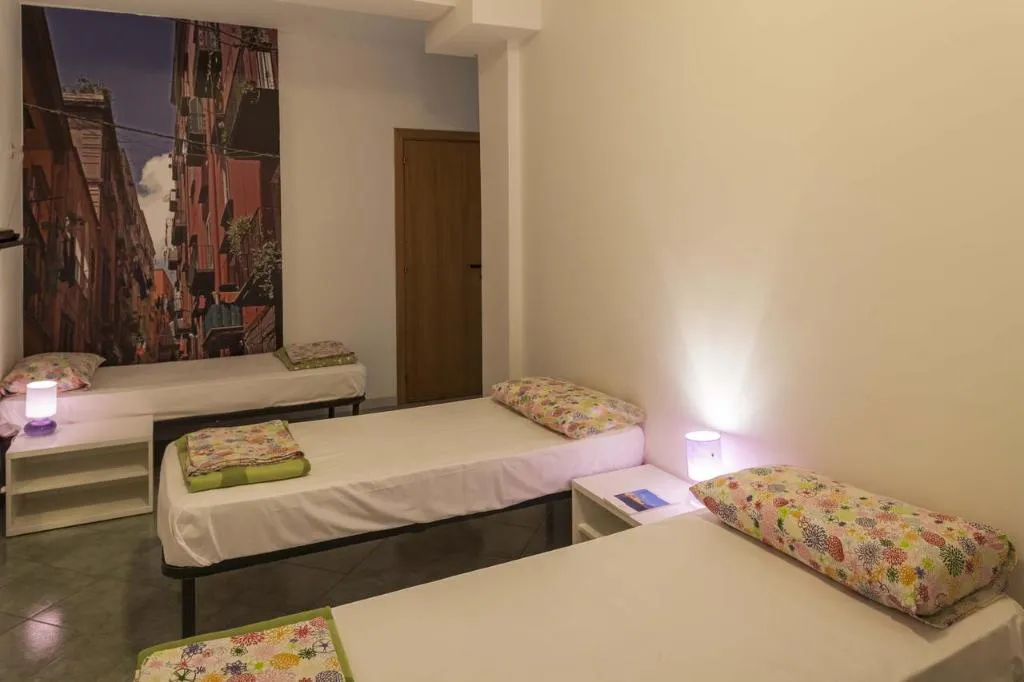 Room, Hostel of the Sun, Naples
