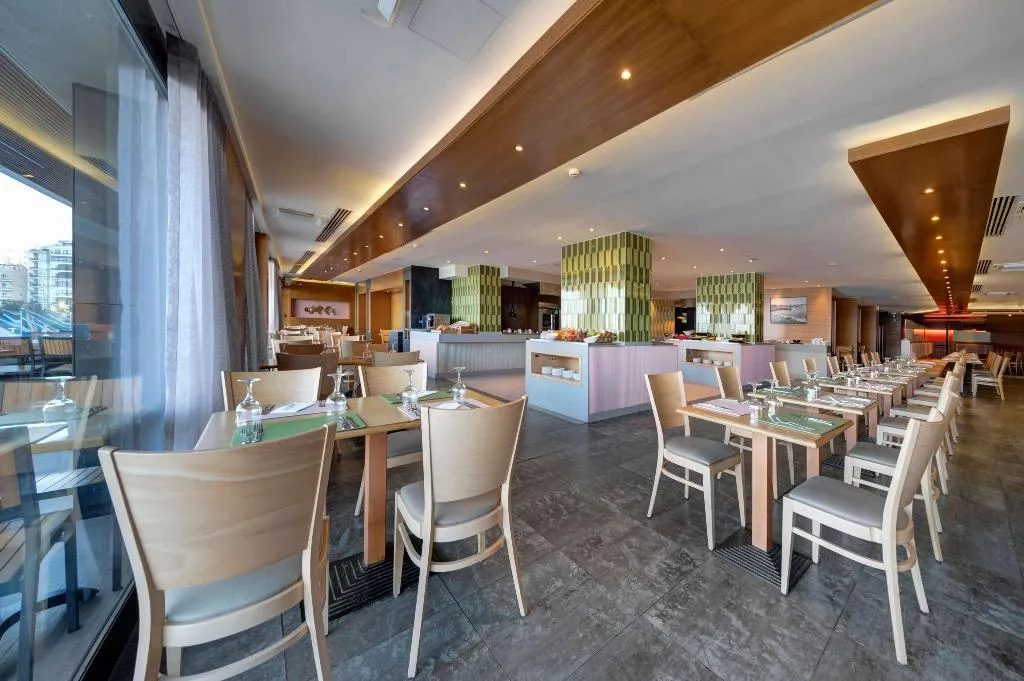 Restaurant, The Preluna Hotel, Malta