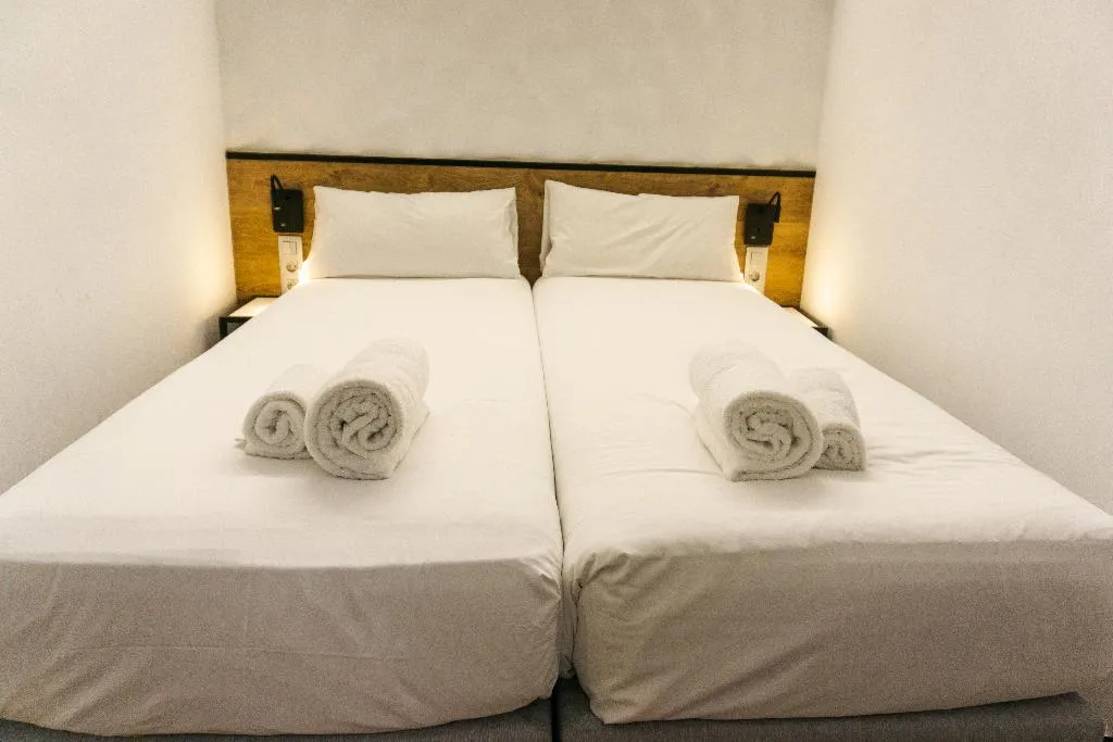 TWIN TWO BEDS Room, Fontanella Green House, Barcelona